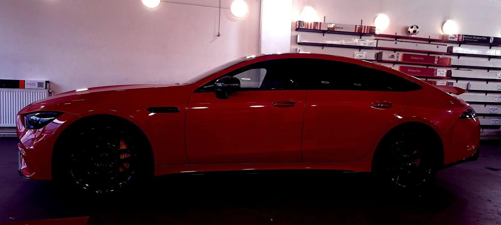 Montaj folie auto în atelierul AutoGlass Galați — fotografia 4