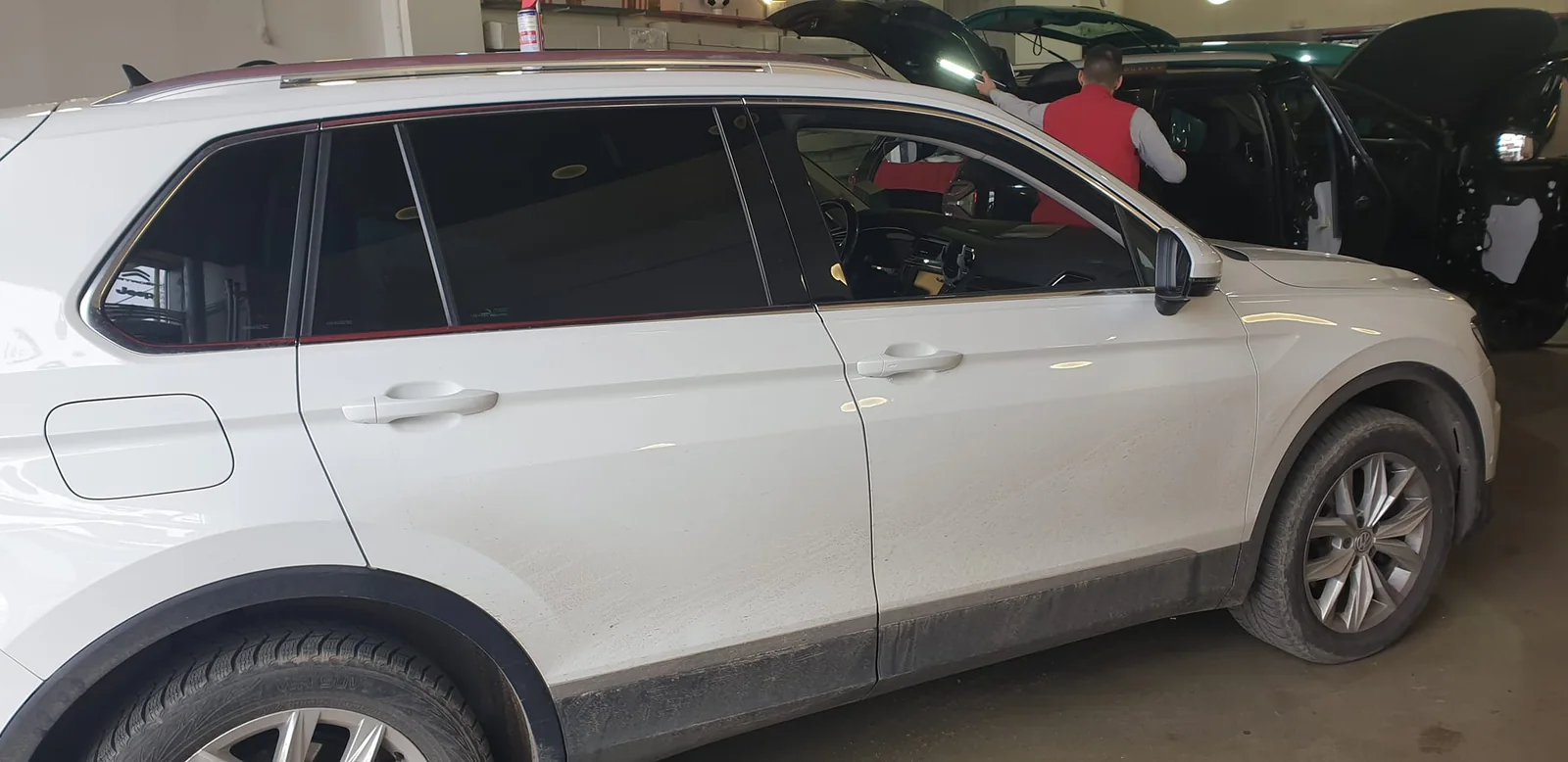 Montaj folie auto în atelierul AutoGlass Galați — fotografia 5