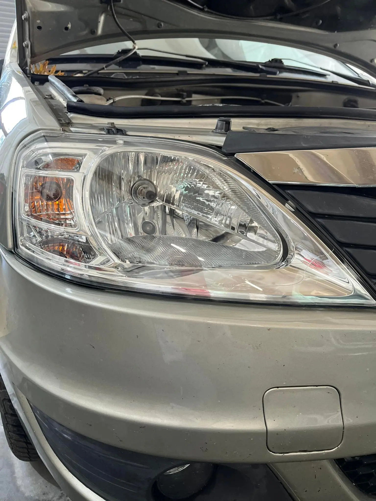 Recondiționare faruri la AutoGlass Galați — fotografia 4